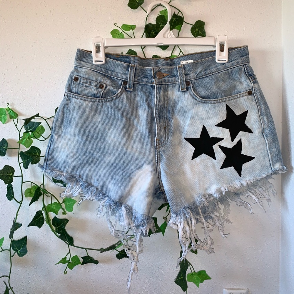 Levi’s star cutoff shorts ⭐️
